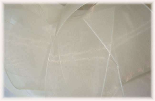 1.5 OFFRAY SALE SHEER PARADISE IVORY ORGANZA - 5 YARDS